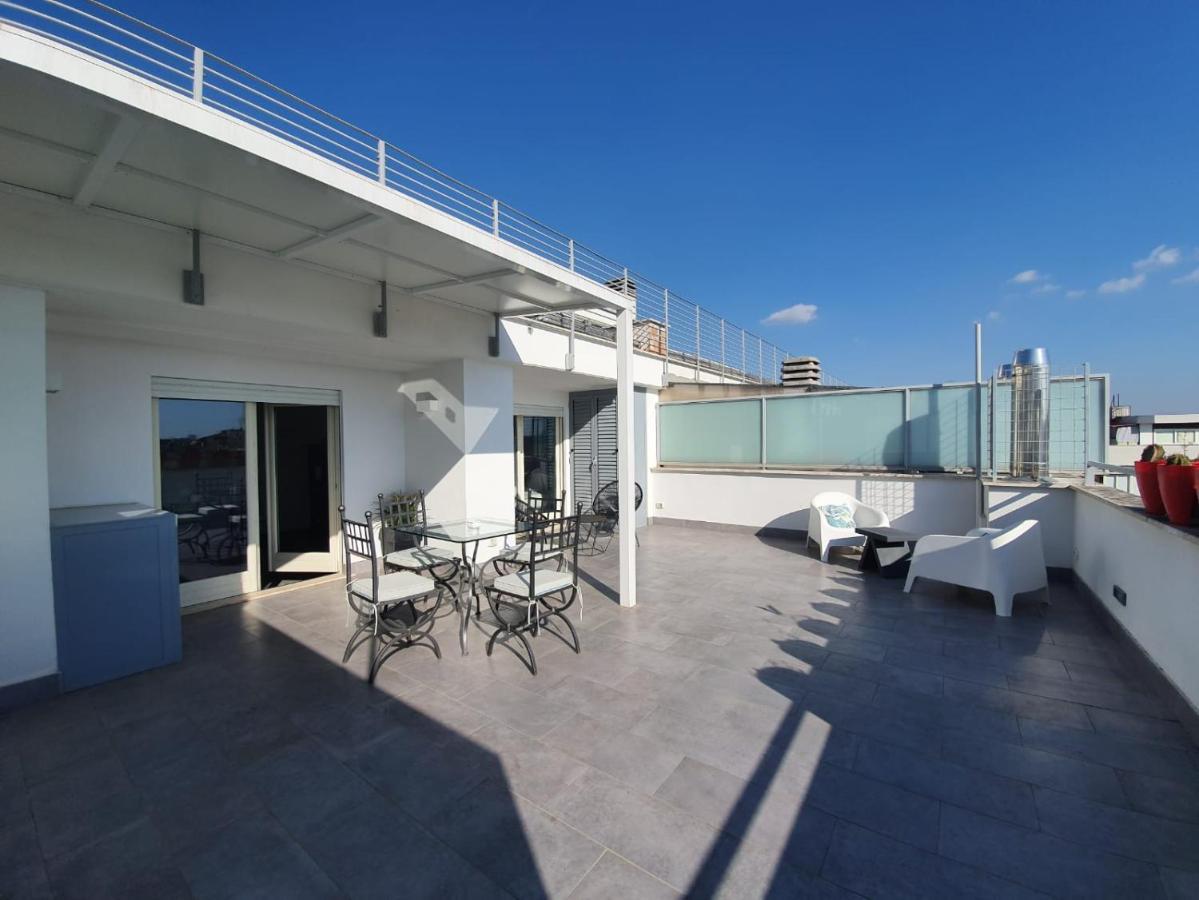 Penthouse 41 In Trastevere With Big Terrace Rome Exterior photo